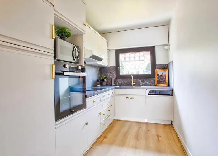 Charming W- Large Balcony - 2bd-4p - * דוביל