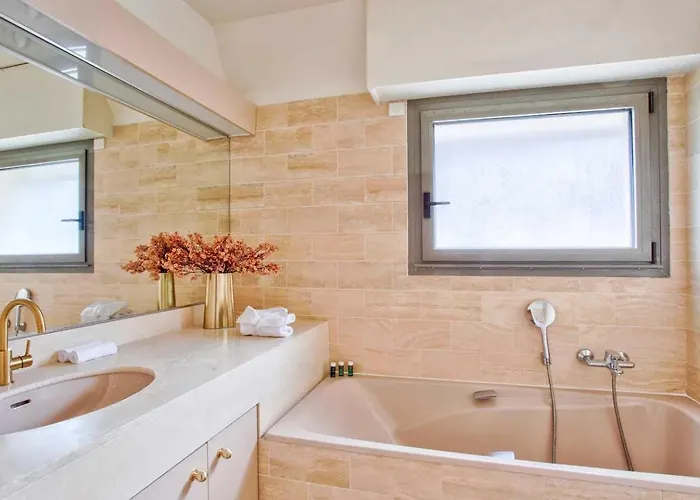 Charming W- Large Balcony - 2bd-4p - דירה